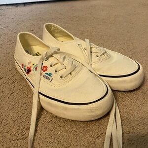 LIKE NEW flower embroidered tie up lace up vans women’s size 5.5
